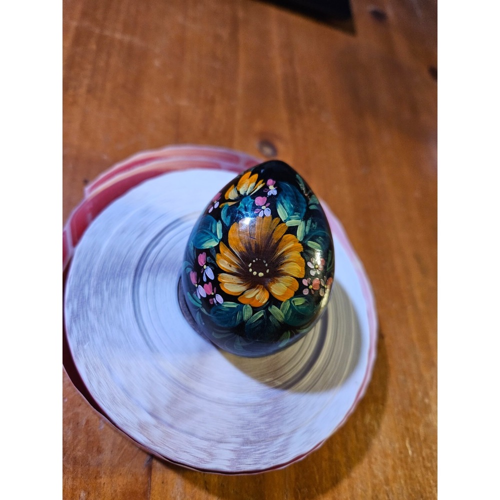 VINTAGE RUSSIAN USSR LACQUERED HAND-PAINTED FLOWERS ON FLORAL WOODEN EGG, SIGNED - Picture 11 of 16